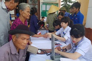 今後，基本醫療服務套餐將在鄉、坊醫療單位開展。（圖源：H.Hải）