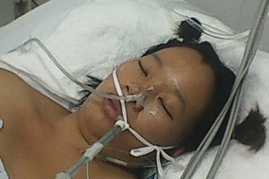 阮黃秋莊在大水鑊醫院的重症急救室內醫治昏迷。