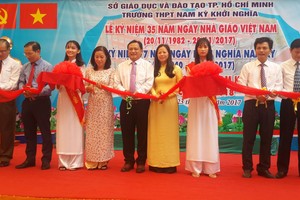 第十一郡南圻起義高中校昨(23)日上午舉辦校舍重建落成儀式與慶祝越南教師節活動。