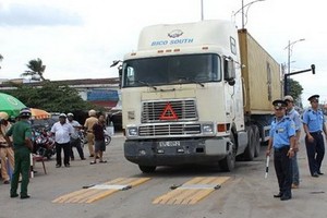 本月內有280起貨物超載，司機與車主被處罰逾25億元。（圖源：互聯網）