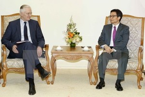 武德膽副總理接見波蘭政府副總理、波蘭科學與教育部長雅羅斯瓦夫‧戈文(Jaroslaw Gowin)。（圖源：文牒/越通社）