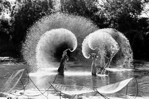 梅祿攝影師的藝術作品之一《江上舞曲》。