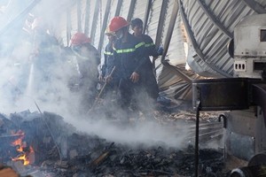 平壬生產有限責任公司發生火警，消防隊趕抵現場奮勇將火勢撲滅。