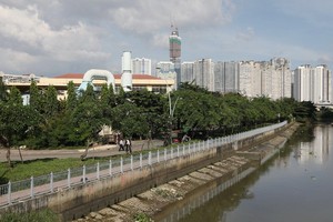 平盛郡第十九坊饒祿-氏藝流域因目前未有廢水處理系統，所以廢水都是直接排出河流。