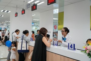 圖為我國最現代化防疫接種中心(VNVC)掛號櫃檯處一瞥。