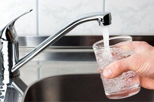 新西蘭飲用水遭動物排洩物污染情況嚴重，有五分之一人口的飲用水不適合飲用。（示意圖源：互聯網）