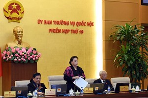 國會主席阮氏金銀(中)在會上致開幕詞。（圖源：光慶）