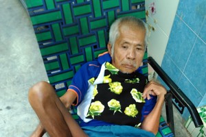 莊泰興自小患神經病，如今又四肢癱瘓。