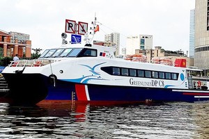 設有空調、無線上網、酒吧等便利服務的Greenlines Dp雙體客船適合於各條遠程航線。