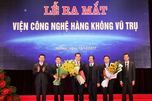 河內國立大學與軍隊電信集團(Viettel)配合舉行的航空航天技術院(SAE)成立儀式。（圖源：裴俊）