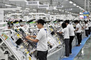 本市一向創造條件給企業生產發展。