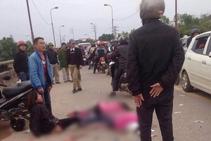 全國在2018年元旦３天休假期間，發生了124起交通事故，導致67人死亡，74人受傷。圖為發生在太原省富平縣春方鄉雲橋上的一起交通事故，導致2名小孩當場死亡。（圖源：HP）