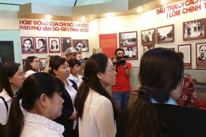 越華婦女紅色之旅