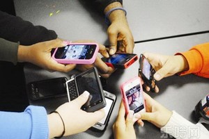 一項新研究警告人們過度使用手機可能會使大腦、神經元、細胞發育和酶系統受到影響，從而嚴重損害大腦。（示意圖源：互聯網）