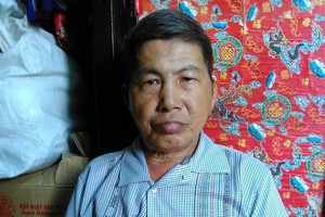 李錦鴻腳折之後失去勞動力。