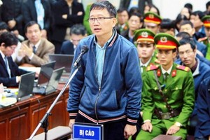 被告鄭春清供述，有關預墊款項的開銷屬於PVC領導權限，會計長有責任向總經理匯告，而不必向董事長報告。（圖源：越通社）