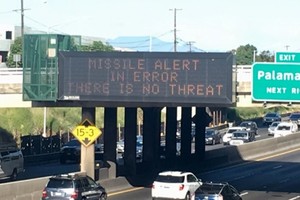 當局透過公路的顯示屏表示只是誤發警報。（圖源：AFP）