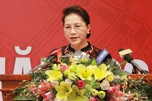 國會主席阮氏金銀出席會議並發表指導意見。（圖源：光明）