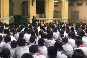 麥劍雄中學學生聽取防止少兒被性侵犯知識。