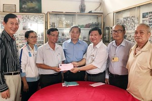 第八郡崇正慈善會館向該郡祖國陣線委員會捐助歲暮濟貧活動4000萬元。