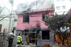 韓國首爾，首爾鐘路區孝悌洞一座旅館凌晨3時左右突發大火，已造成6人遇難。（圖源：韓聯社）