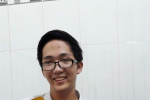 新富郡黎英春中學華人學生黃張進達(見圖)獲得資訊技術項目第一名。