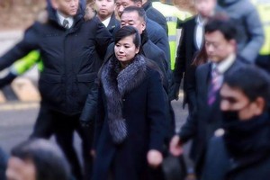 玄松月等人對在韓演出場地事先踩點。（圖源：互聯網）