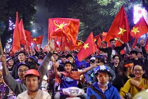 日前球迷紛紛上街慶祝。