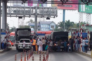 陸路總局要求投資商在收費站豎立車道分行、禁停警示牌，同時必須在本月25日之前完成。（示意圖源：互聯網）