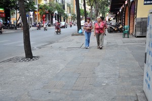 第一郡人委會呈遞人行道管理提案。（示意圖源：互聯網）