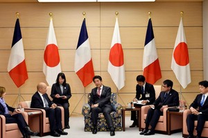 法日政府高層周五會談。（圖源：路透社）