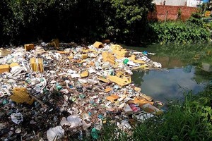 嚴重污染的沙橋渠將獲治理改造。（圖源：康柏）