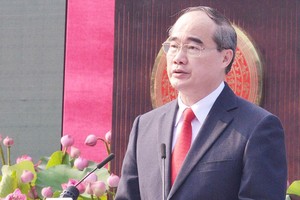 市委書記阮善仁在儀式上致詞。（圖源：越勇）