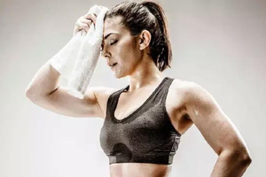 這樣出汗或是疾病徵兆。（示意圖源：互聯網）