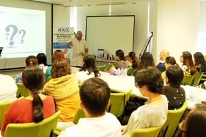 本市多所學校配合開展的“為學生篩查扁平足與脊柱側彎的健康研討會”。