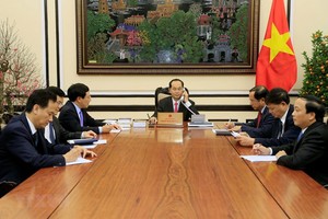 國家主席陳大光與美國唐納德•特朗普進行電話交談。