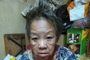 周小羚患病後舉動困難。