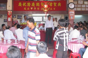 隆慶關帝廟每年組織競投聖燈活動。