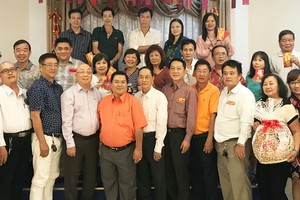 顧問與團員合照。