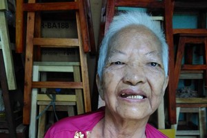 年老不幸患胃癌的馮彩蓉。