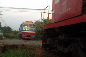 職能機關初步已對編號SE25列車駕駛員暫停工作。圖為兩列車差點相撞，距離僅為10米。（圖源：CTV）