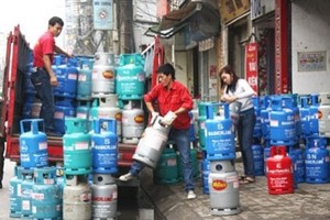 12 公斤裝瓦斯下跌 1 萬 3000 元。（示意圖源：互聯網）