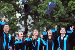 市經濟大學碩士研究生畢業日。該校是南部區域具有權威的碩士培訓單位。