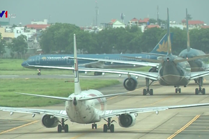 榮市、海防市各機場受大霧影響而停飛。（圖源：VTV）