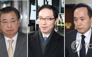 左起依次為青瓦臺國家安保室長鄭義溶、國家情報院院長徐薰、統一部次官千海成、國家情報院第二次長金相均、青瓦臺國政狀況室長尹建永。 （圖源：韓聯社）