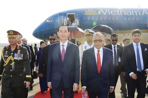 孟加拉總統哈米德在機場迎接國家主席陳大光。（圖源：顏創）