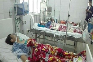 中毒者在重症監護室內進行嚴密監護和治療。