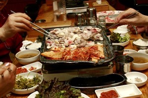 飯桌上５種行為最傷胃。（示意圖源：互聯網）