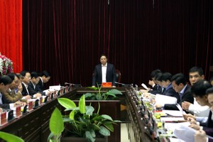 范明政同志在會議上發表講話。（圖源：奠邊府報）