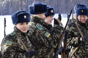 烏克蘭獲北約“申請國”身份。圖為烏克蘭女兵。（圖源：互聯網）